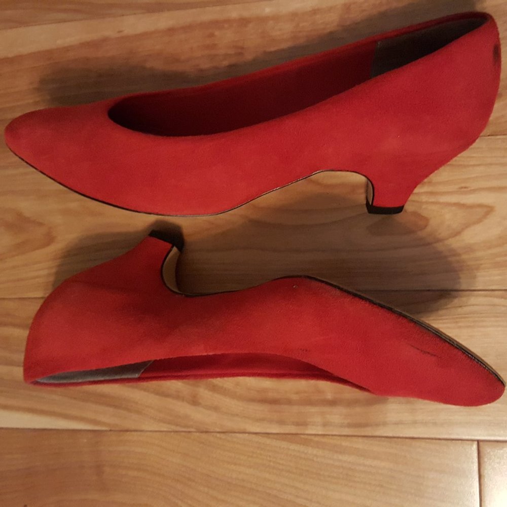 Red Pumps